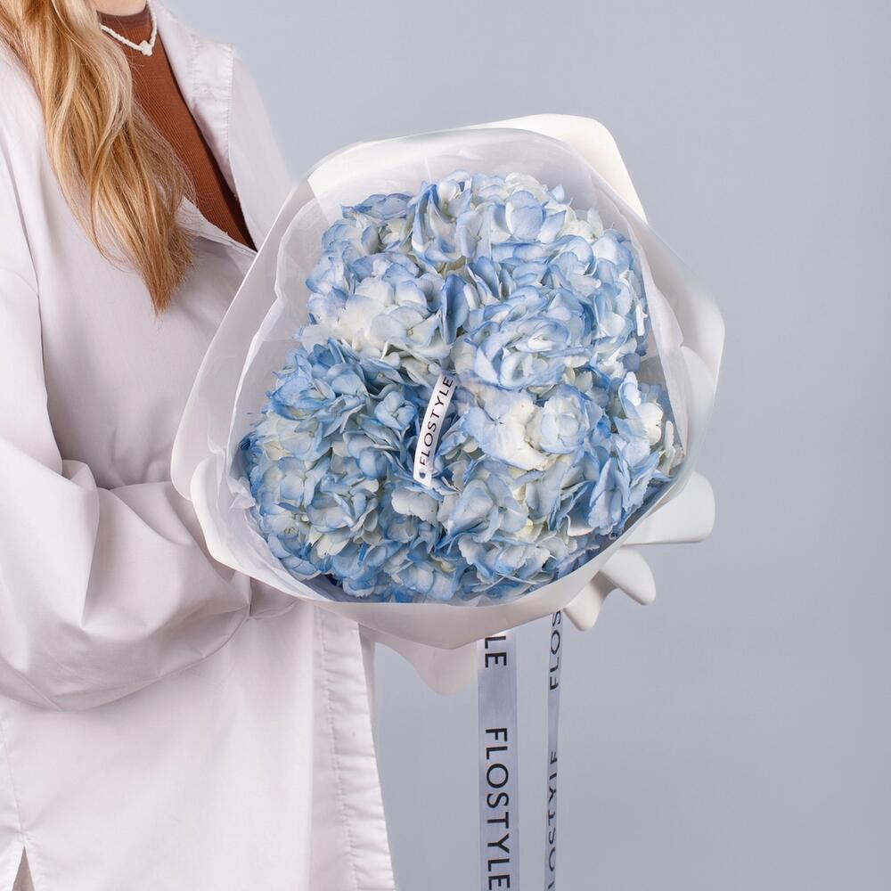 Букет из 3 голубых гортензий Light Blue