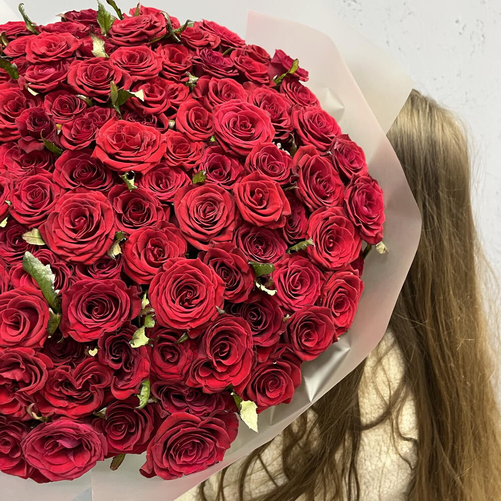 Букет из 101 красной розы «Алое признание» — роскошный символ любви