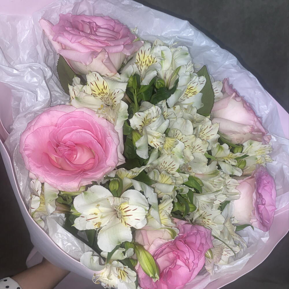 Альстромерия белая с розой