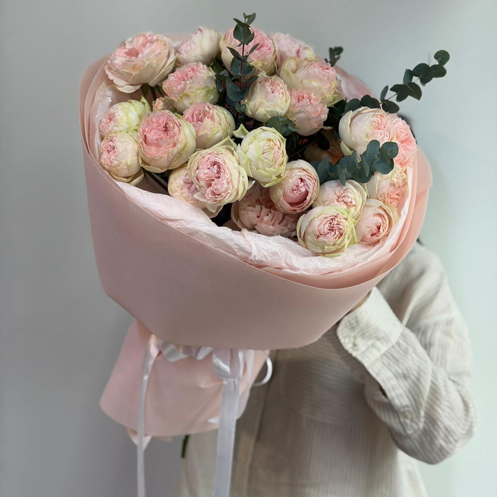 Букет с кустовыми розами SOFT ELEGANCE M