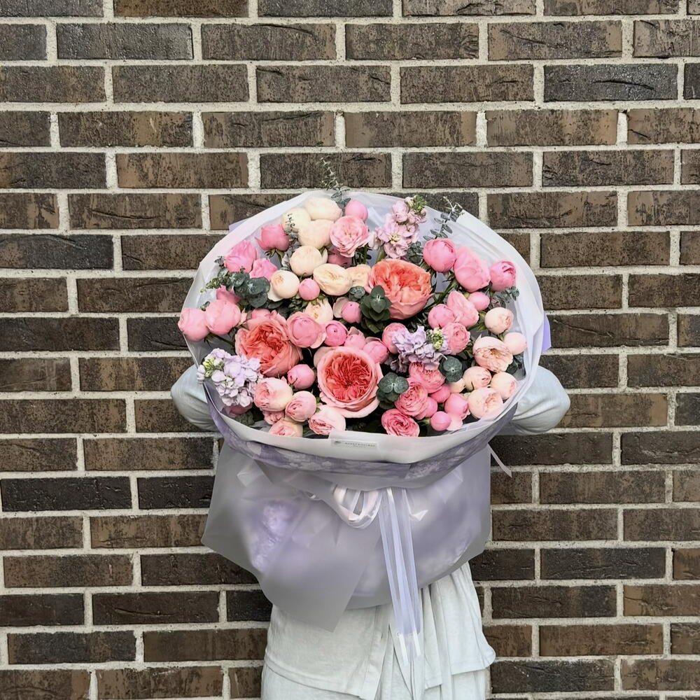 Large bouquet with peony-style roses