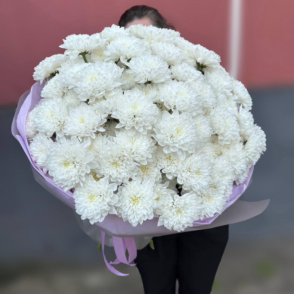 Большой букет пышных стойких цветов