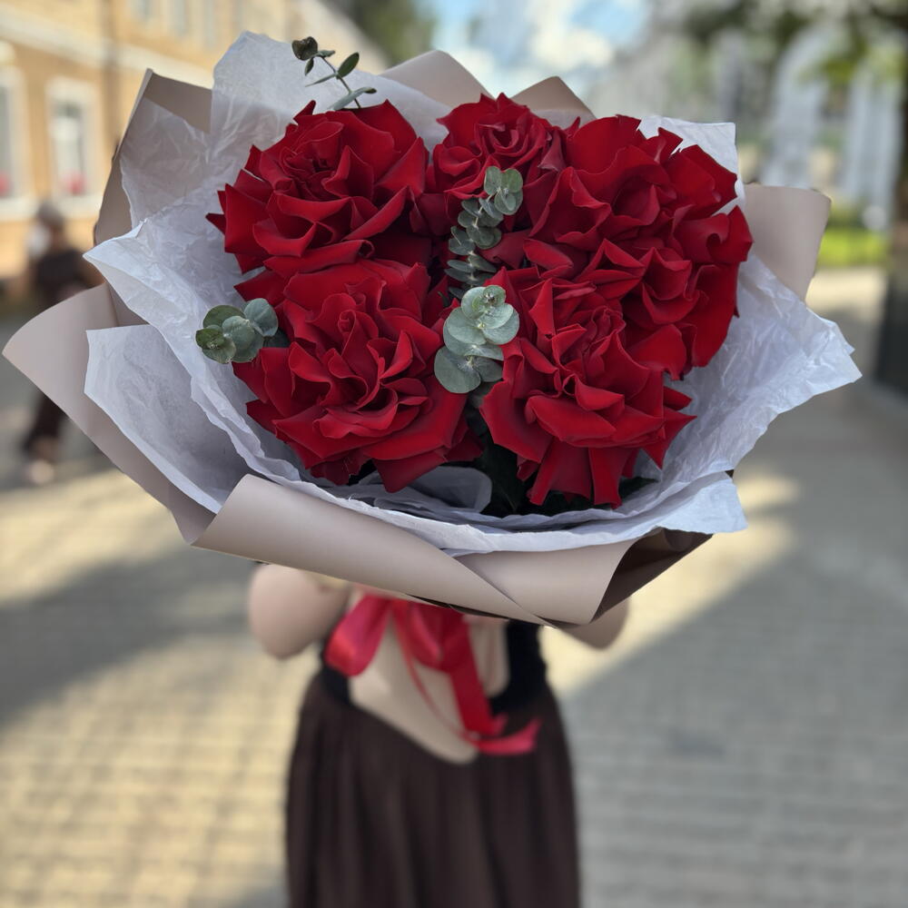 Букет из французских роз и эвкалипта