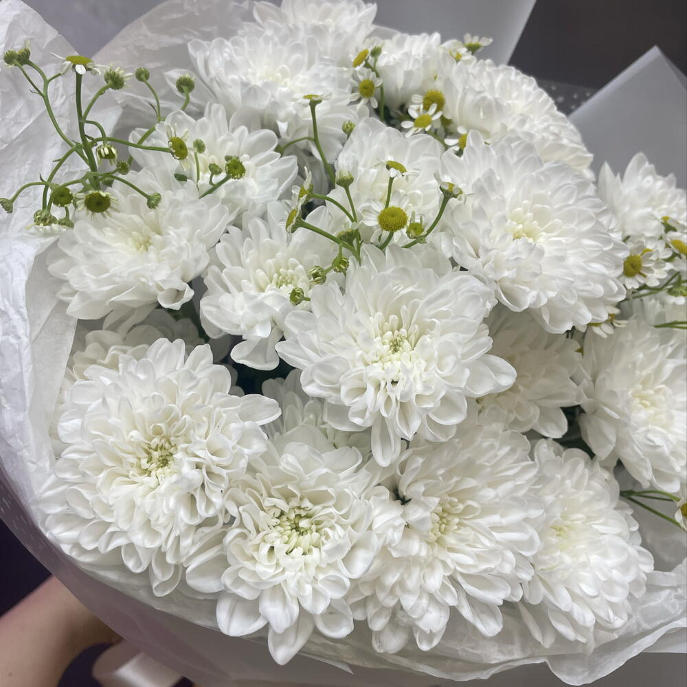 Букет в белом с ромашками
