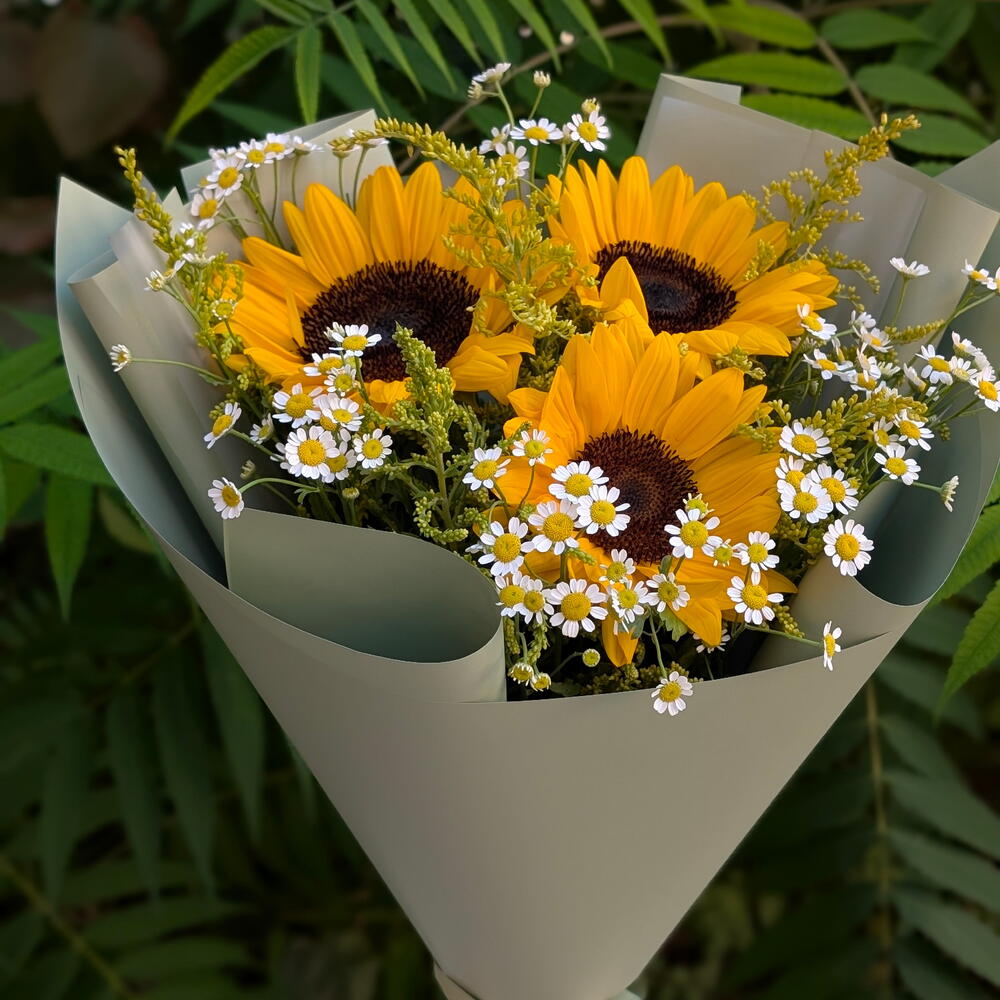 🌻 Букет подсолнухов и ромашек — яркий подарок с солнечным настроением