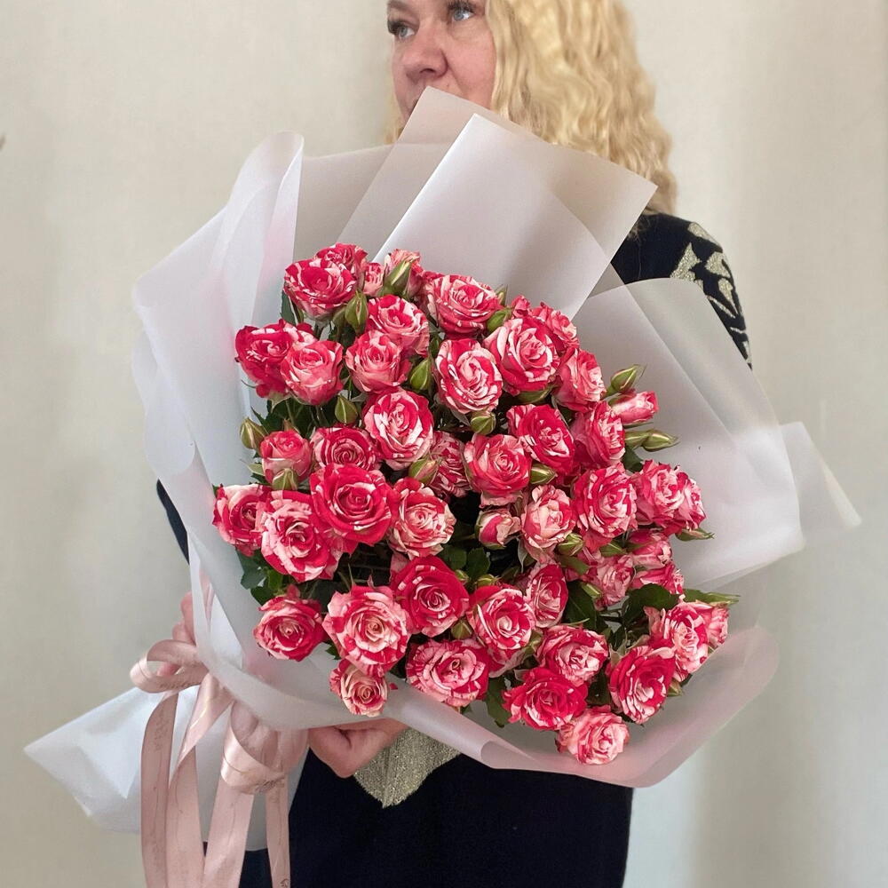 Букет кустовых роз