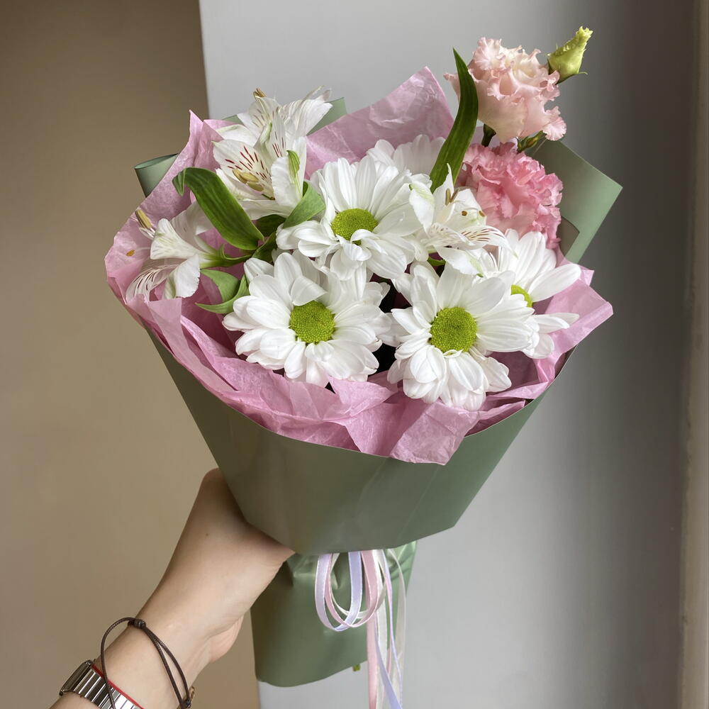Букет-комплимент из эустомы, альстромерии и хризантемы чик 🌸