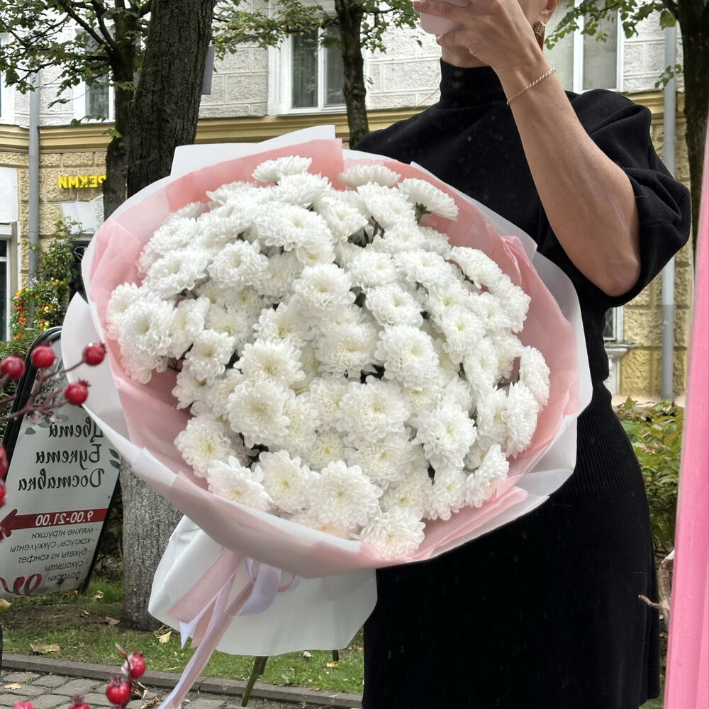 Букет белых хризантем