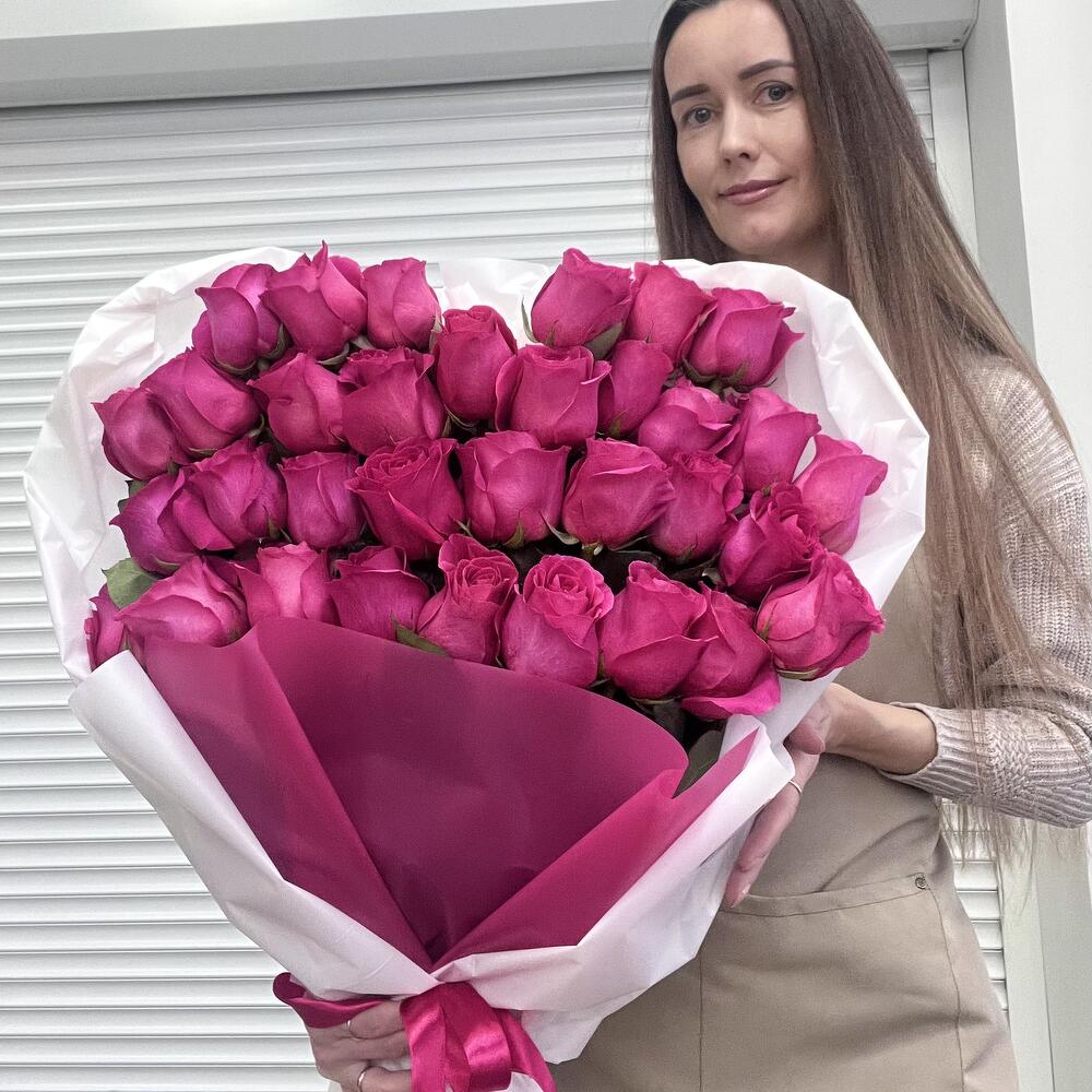 33 розы в виде сердца