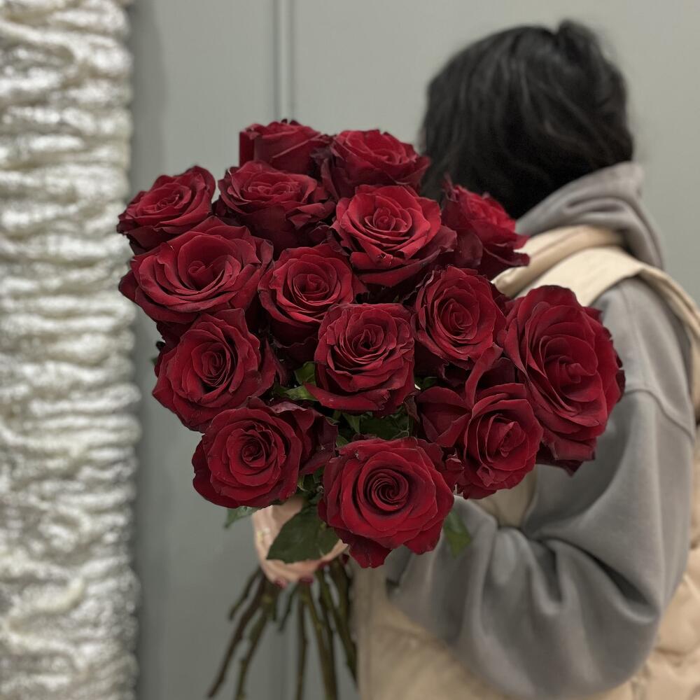 Красные розы 15 штук