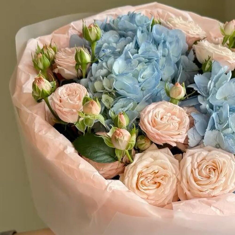 Букет гортензий с кустовыми розами 🎀
