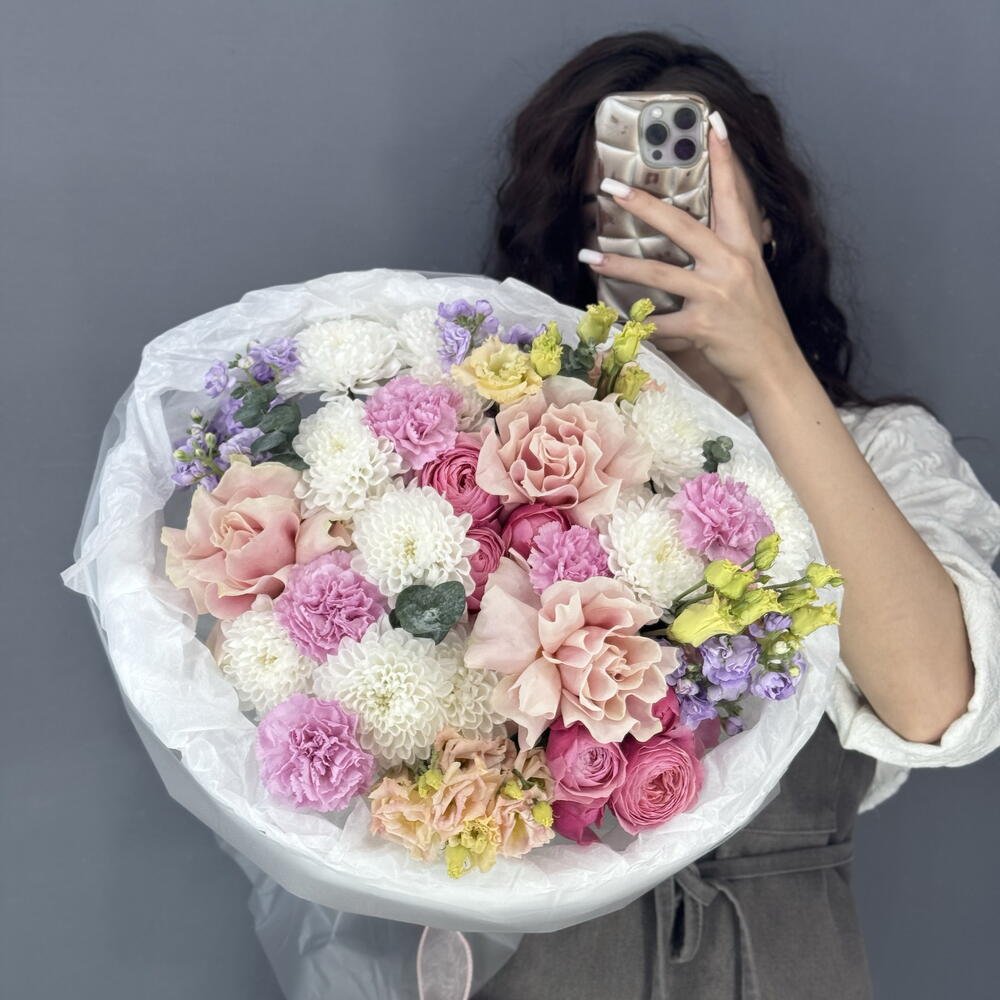 Авторский букет💐 с Француской Розой Пинк Мондиаль💕 сиреневой маттиолой💜и розовыми диантусами🩷