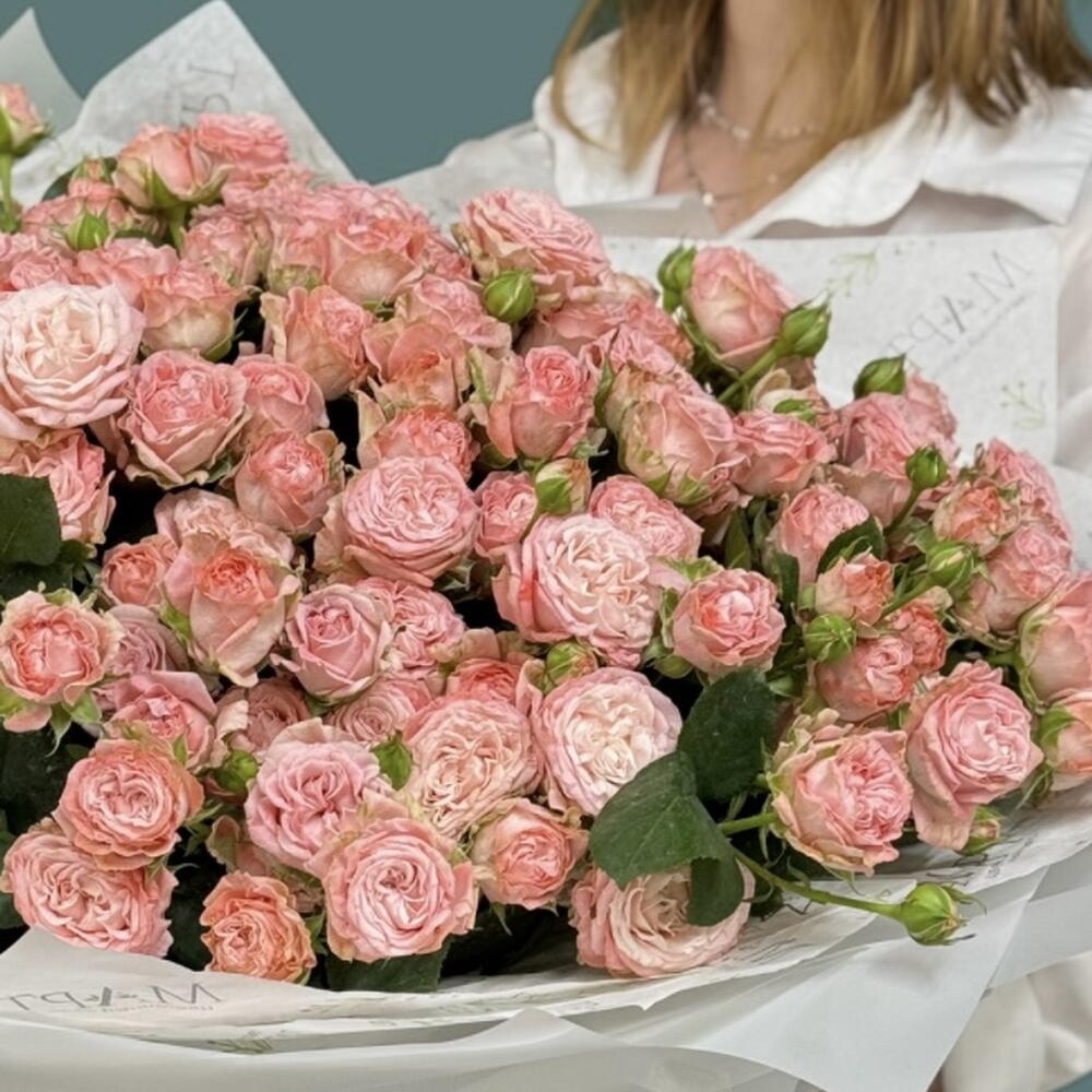 Букет из 35 кустовых пион. роз «Моей королеве»