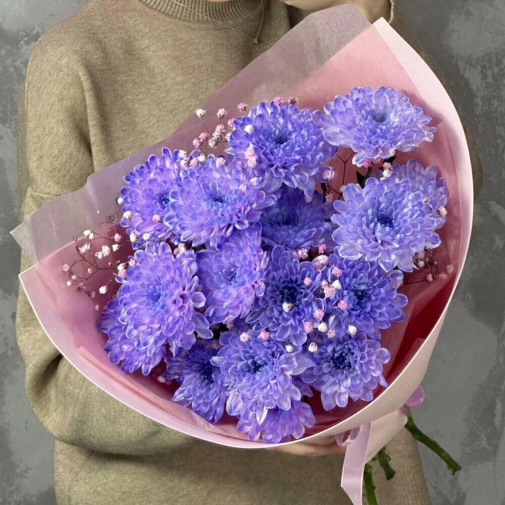 Букет необычная фиолетовая кустовая хризантема и гипсофила💜