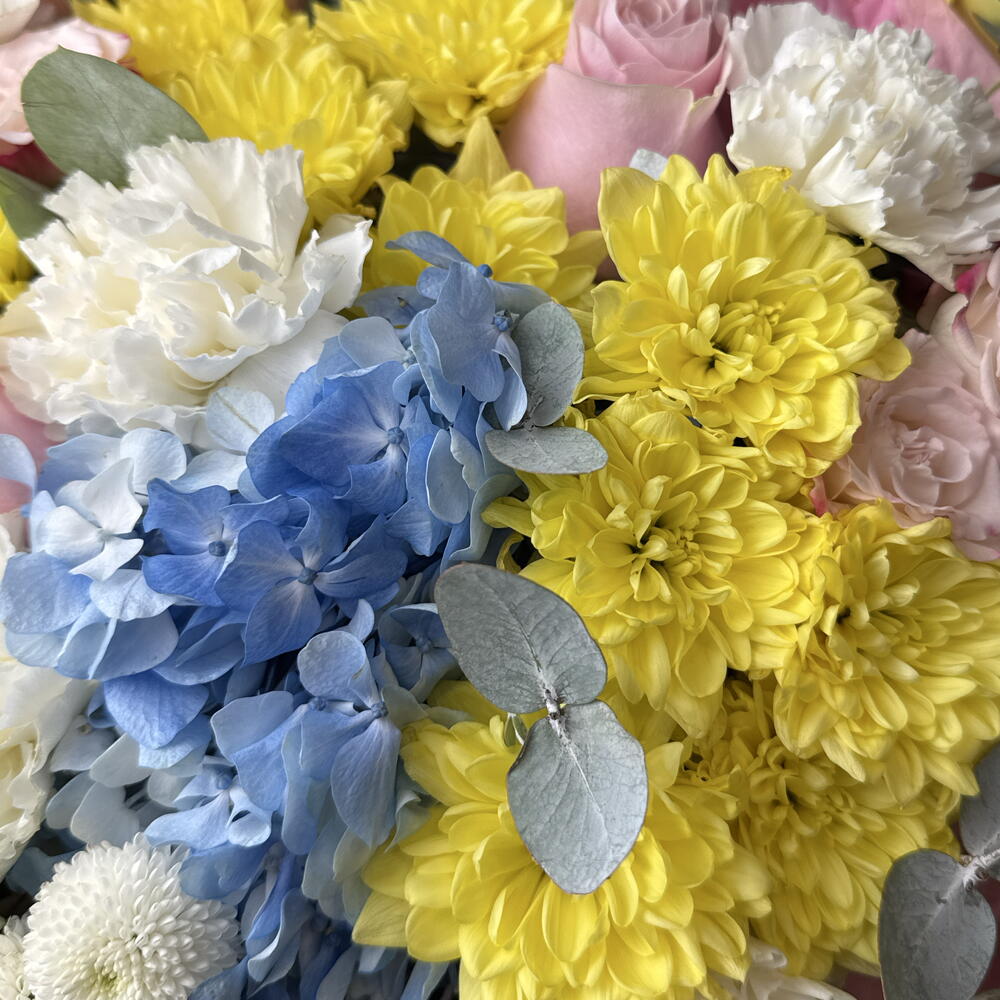 Солнечная симфония(3104) гортензия,хризантемы,кустовая Роза,диантусы