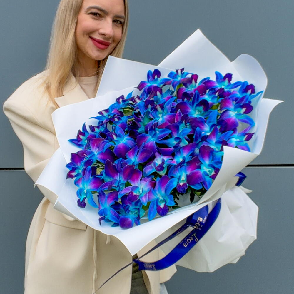 Букет Космос в белом из орхидей. Монобукет 116 Leoraflowers