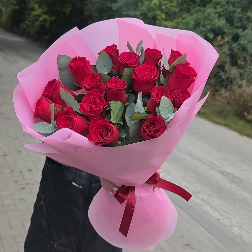17 красных роз