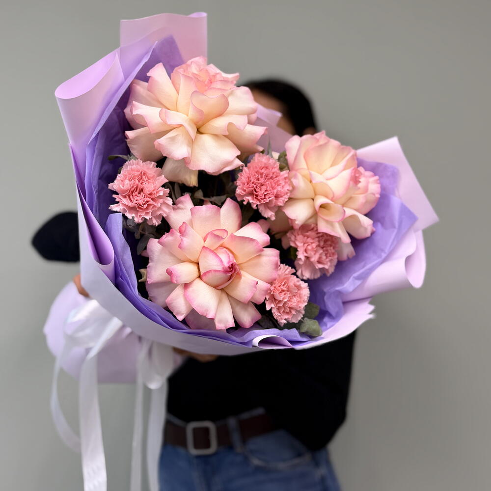 Букет  «Французский намёк» 🇫🇷🌸из роз сорта Esperance и  стойких диантусов🎀