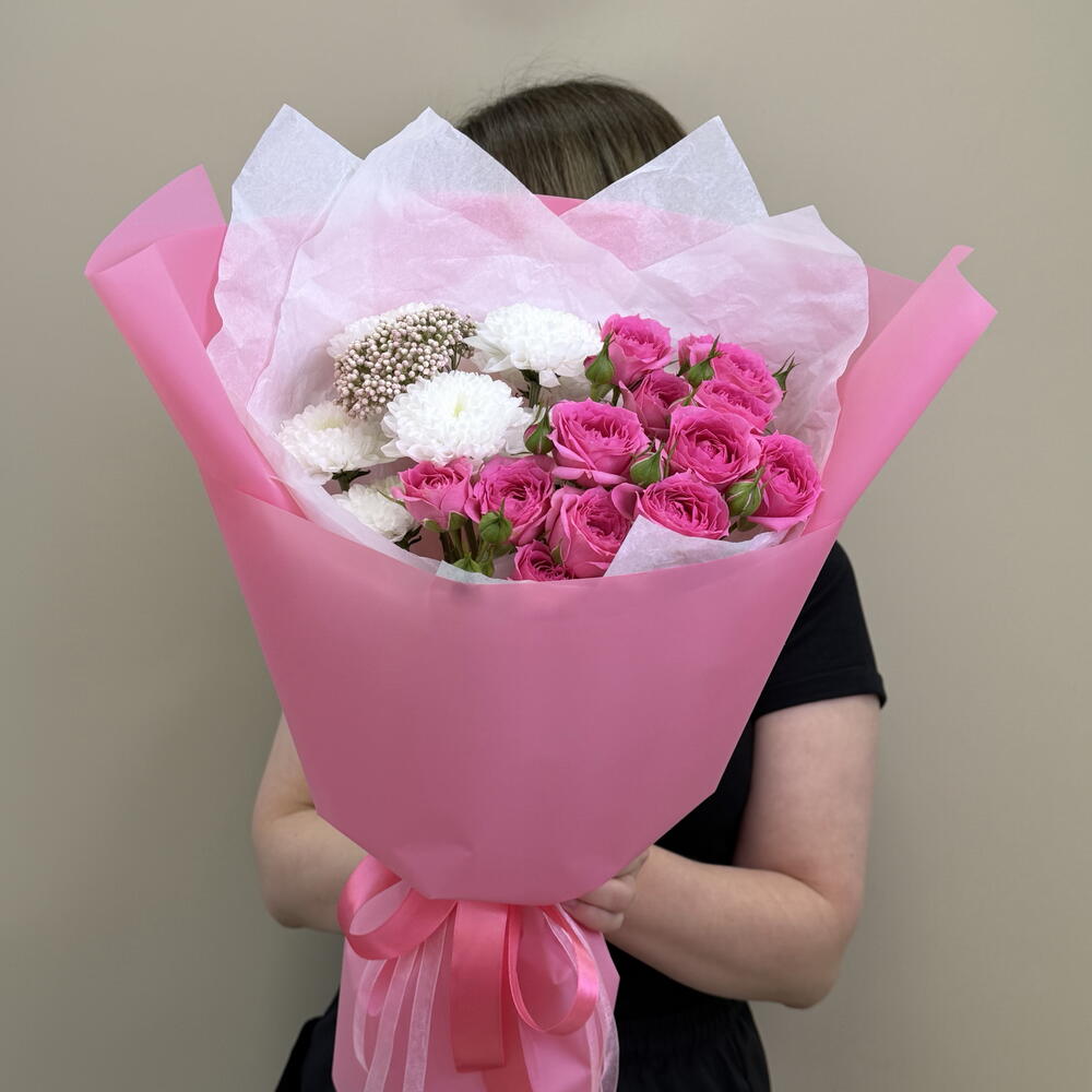 Букет-комплимент: кустовая роза, озотамнус и хризантема алтай 💐