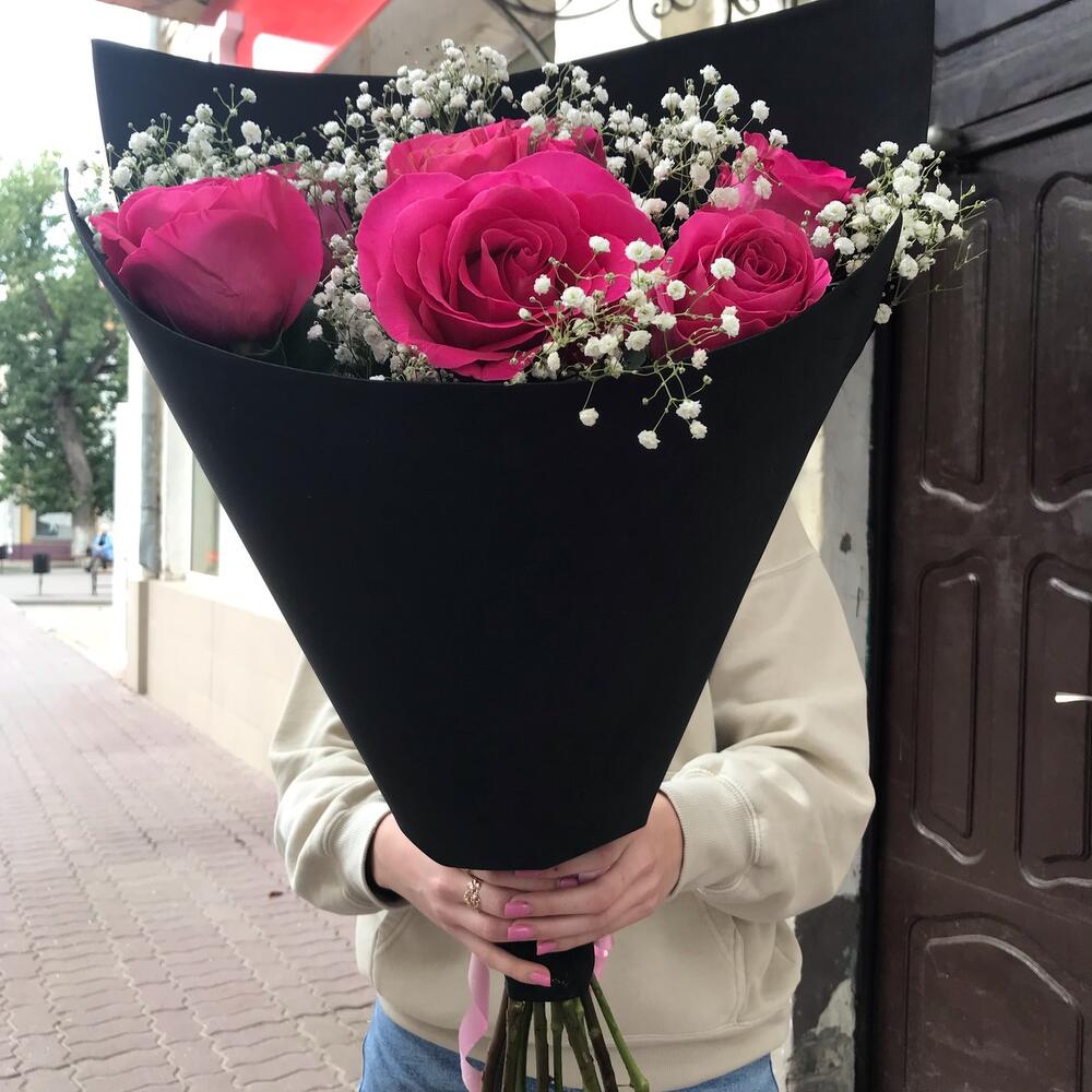 Яркий букет с розами