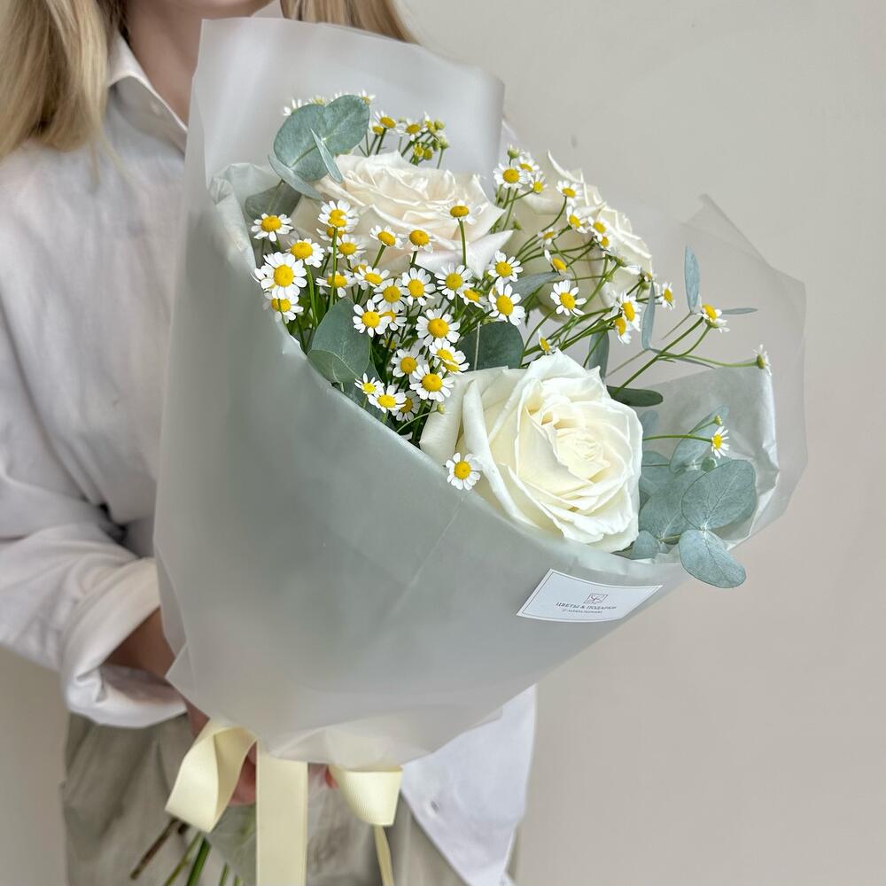 Букет с белыми розами