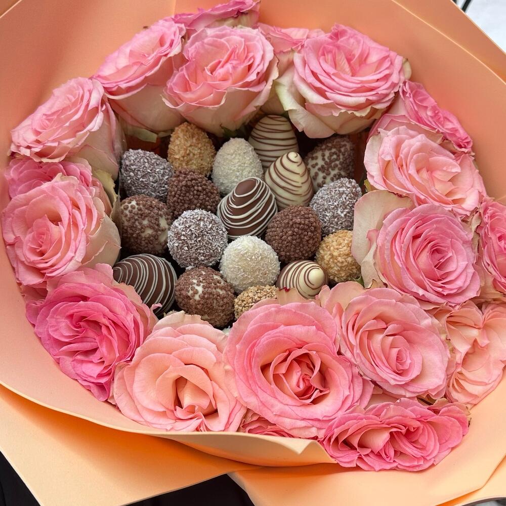 Bouquet LUX with chocolate-covered strawberries