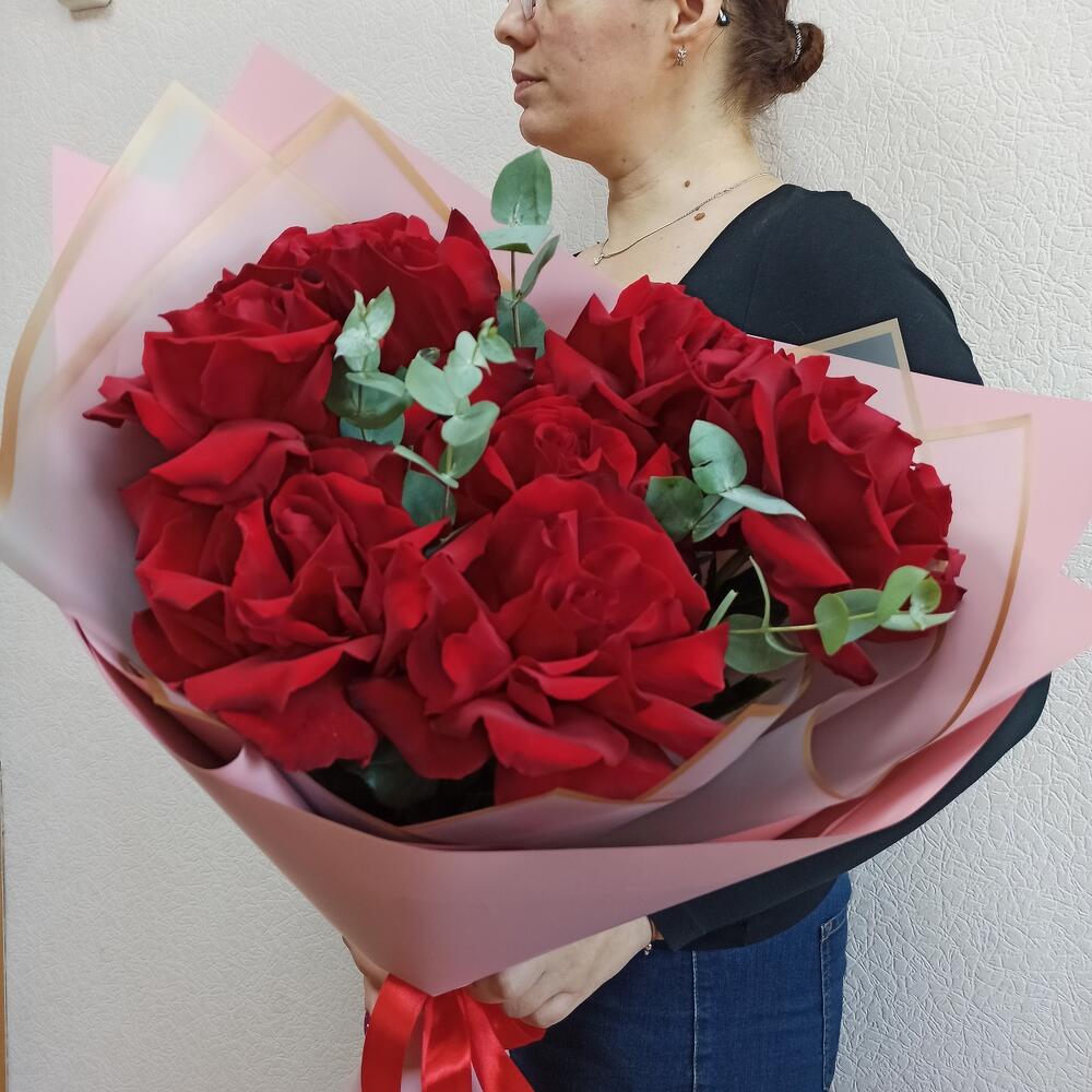 7 французских роз с зеленью