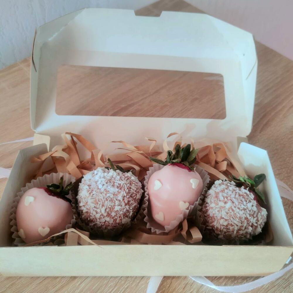 Комплимент Клубника в шоколаде