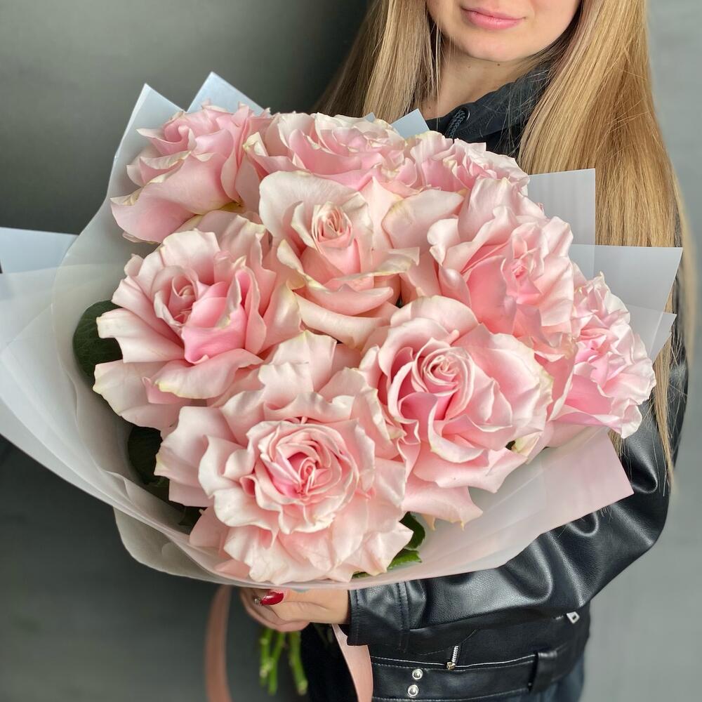 Французская розовая роза