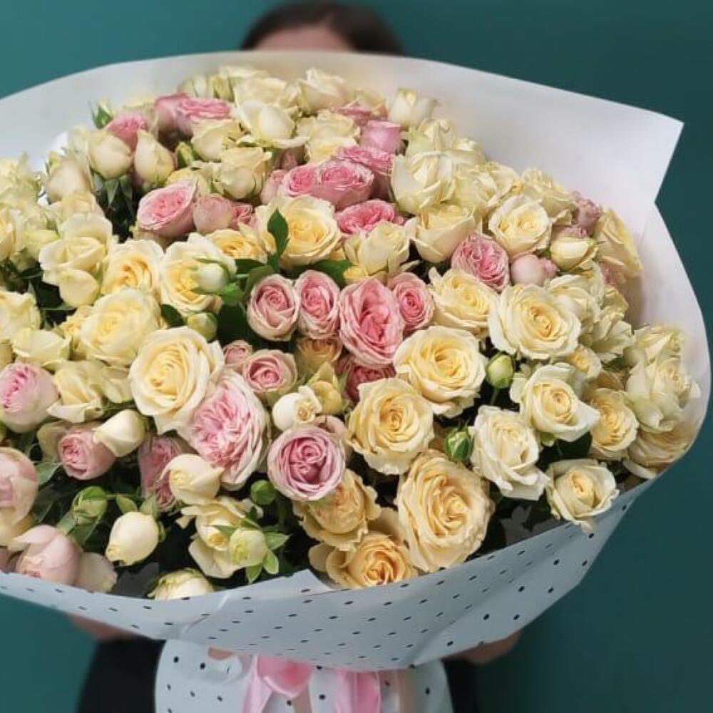 Букет из 31 кустовой розы