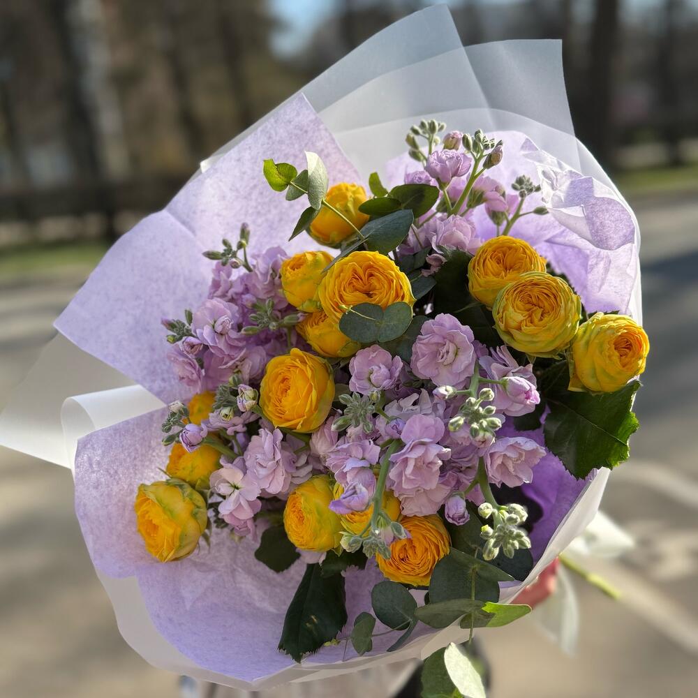 Ароматерапия 😻букет с кустовыми пион розами и маттиолой