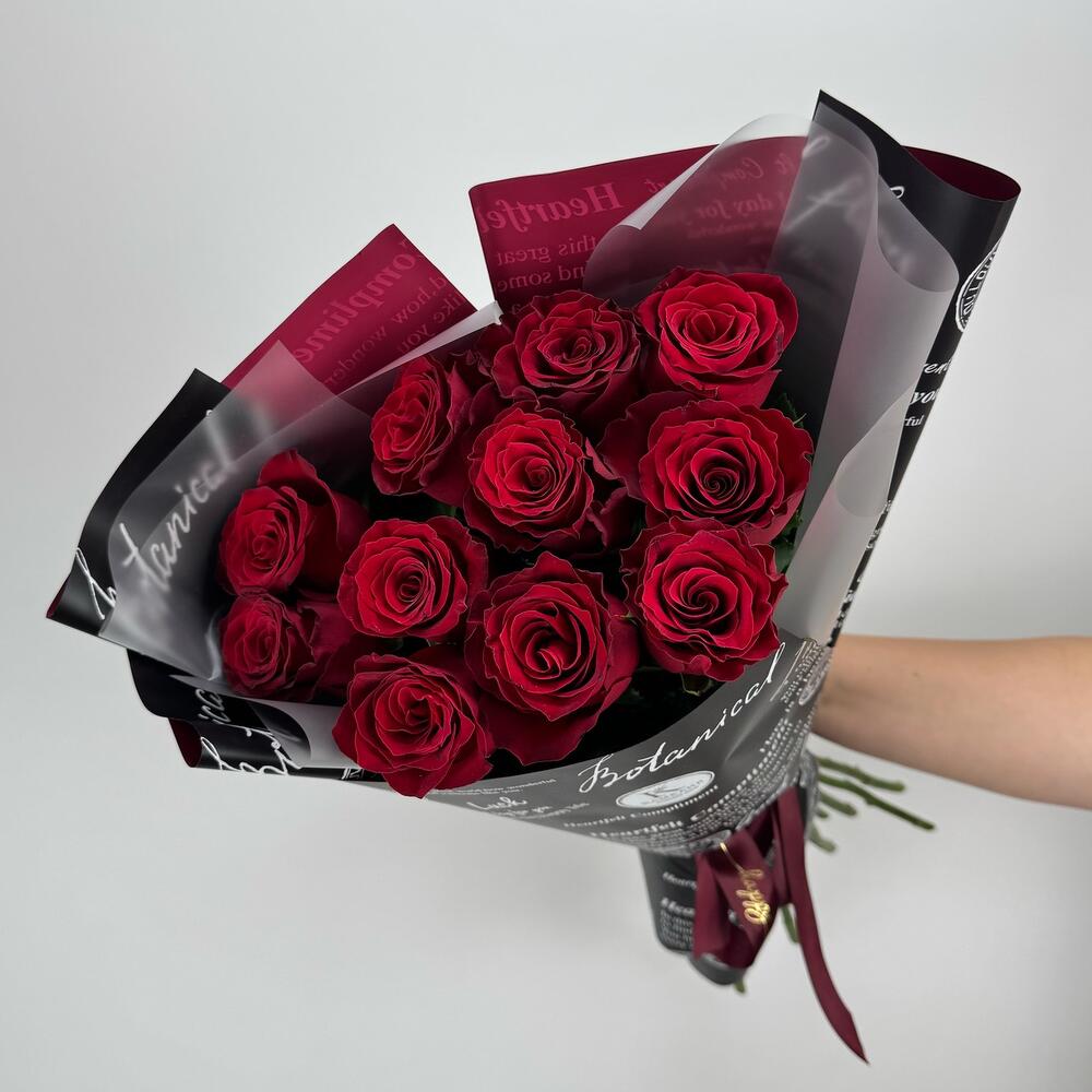 Красные розы в дизайнерском оформлении ♥️ Premium