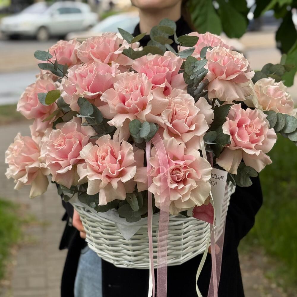 Корзина с французскими розами