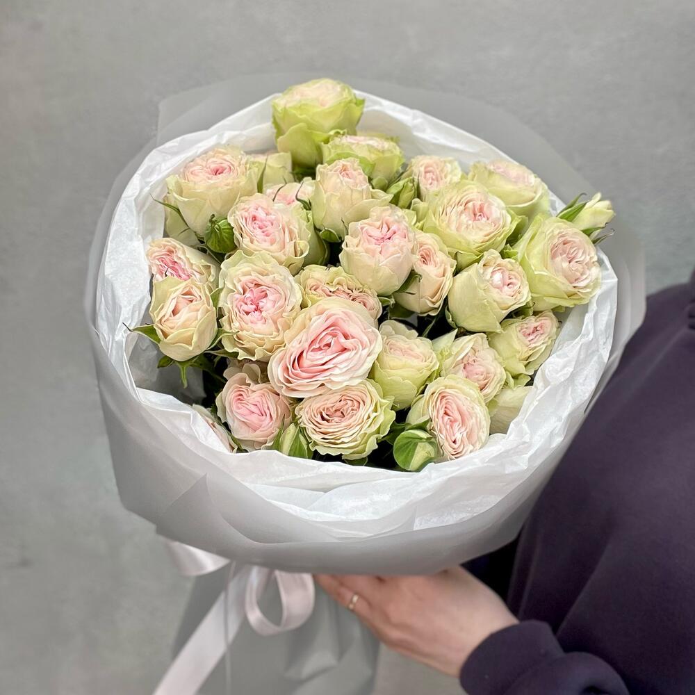 Букет из розовых кустовых пионовидных роз (519)