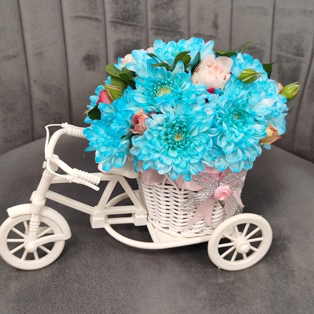 Корзина с цветами в велисипеде🚲🌺🌹