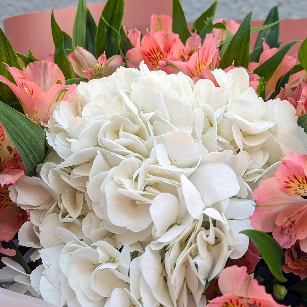 White hydrangea and alstroemeria