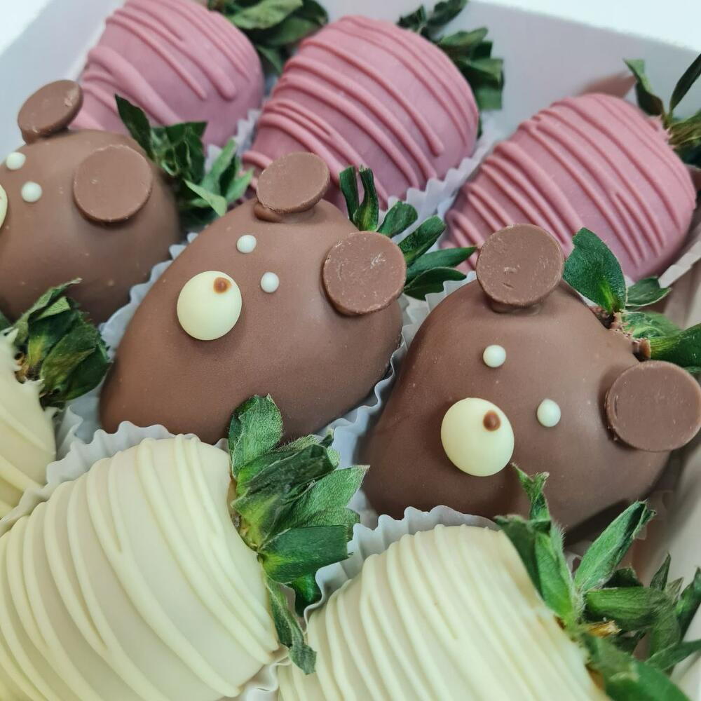 Strawberry chocolate with teddy bear pattern