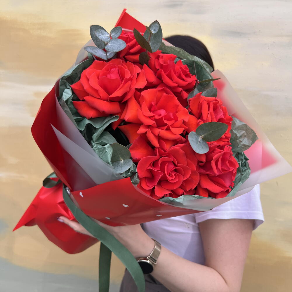 Букет с алой розой