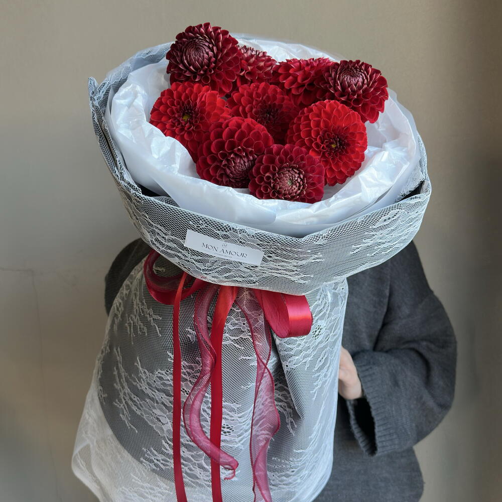 Бордовые Георгины в кружеве