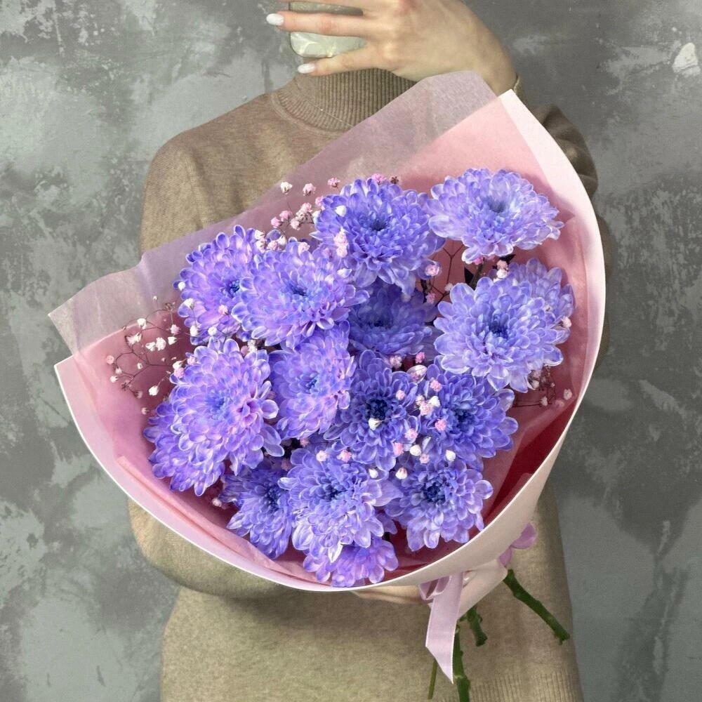 Букет необычная фиолетовая кустовая хризантема и гипсофила💜