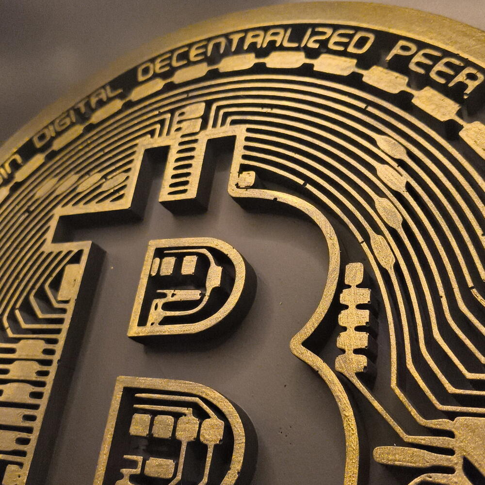Статуэтка Биткойн