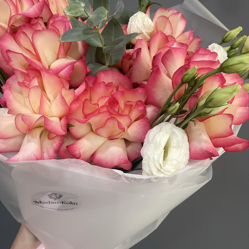 Яркие розы с эустомой🌸🩷