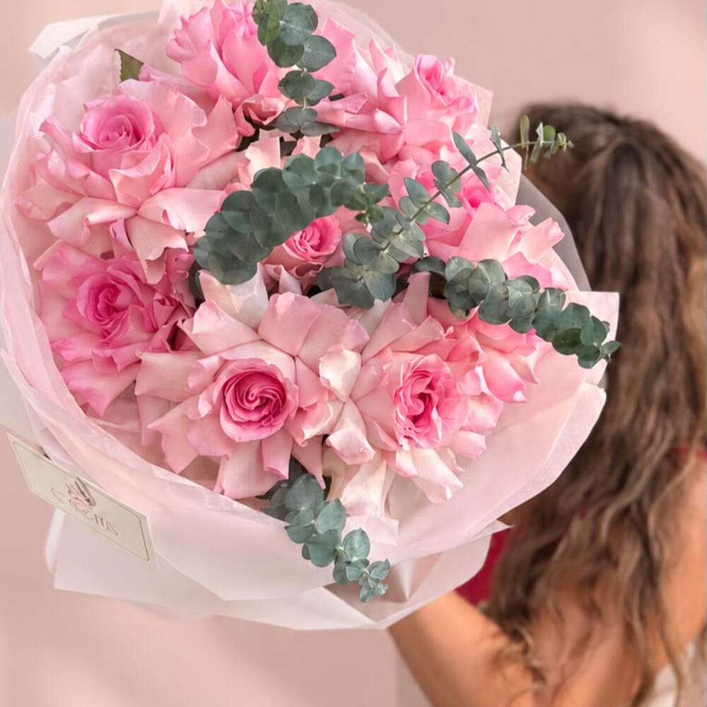 Delicate bouquet of French roses