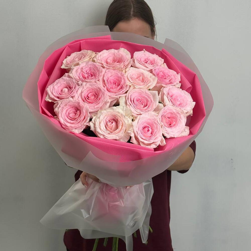 15 розовых роз