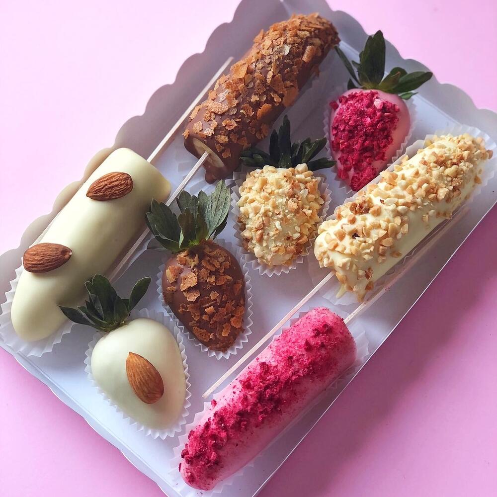 Клубника и бананы в шоколаде 1