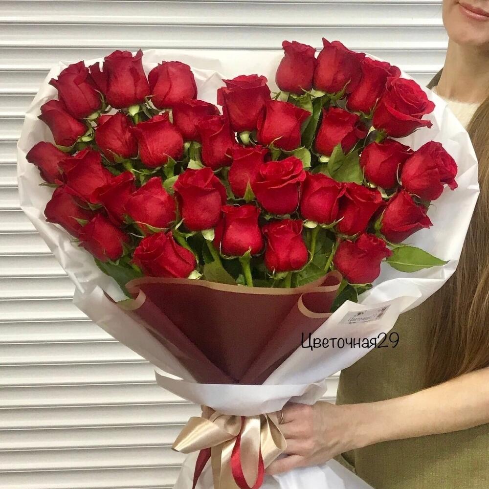 33 красные розы в виде сердца