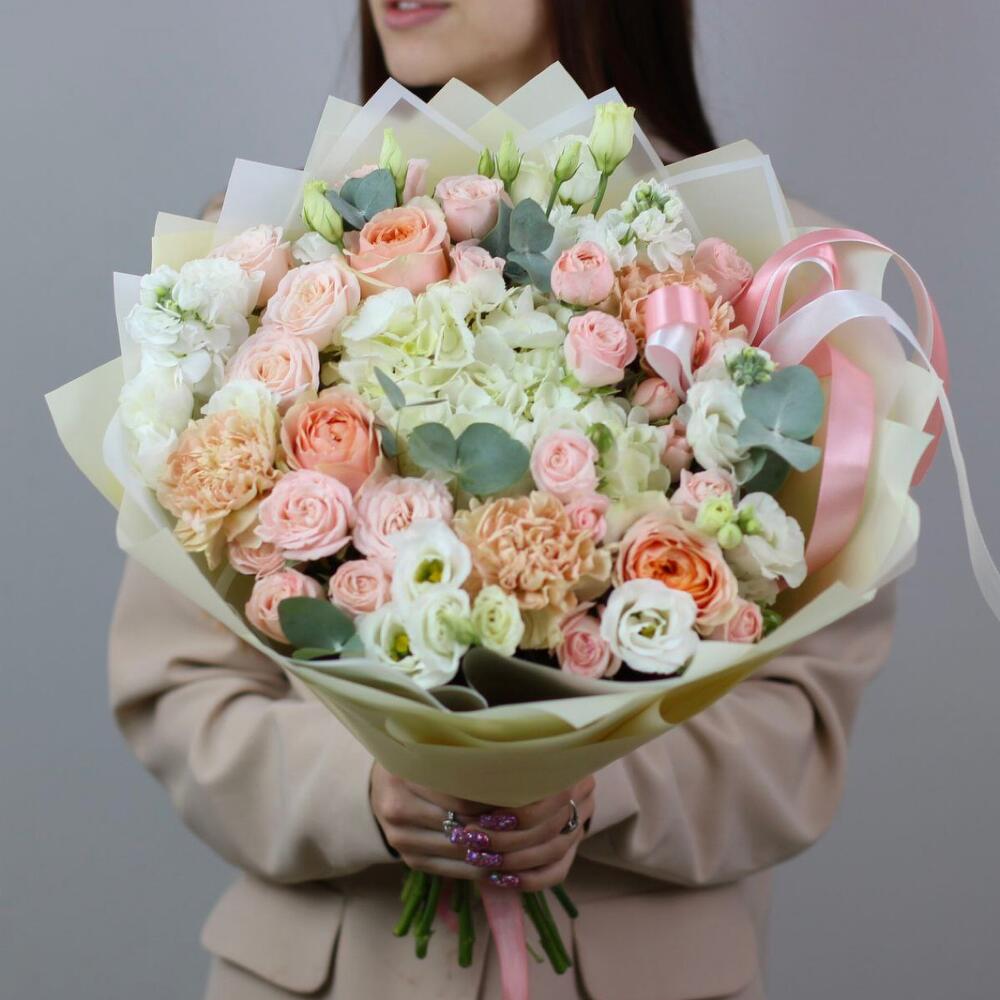 Авторский букет с пионовидными розами Гравити, Бомбастик. Букет 15 Kimbirly flowers
