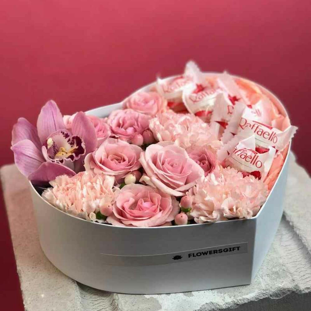 🌹 Коробка от Flowersgift с цветами и конфетами - 25