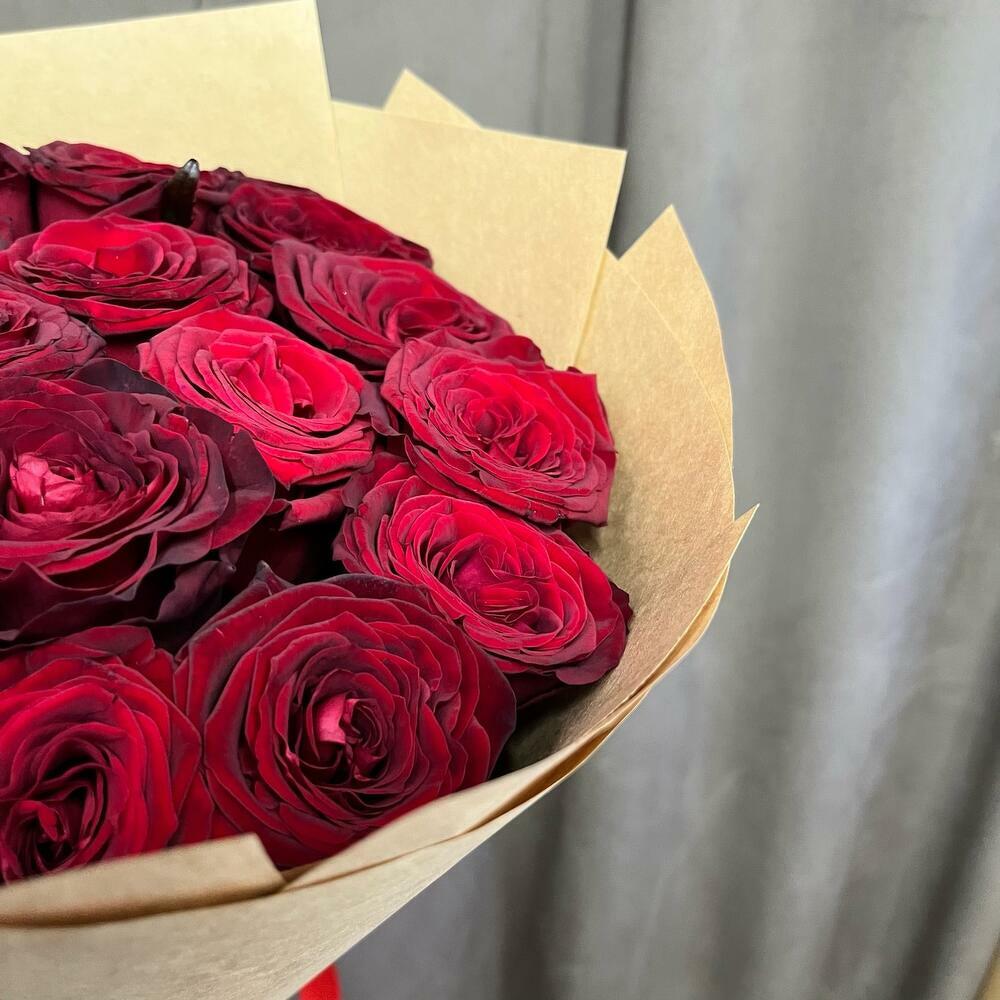 15 красных роз 🌹
