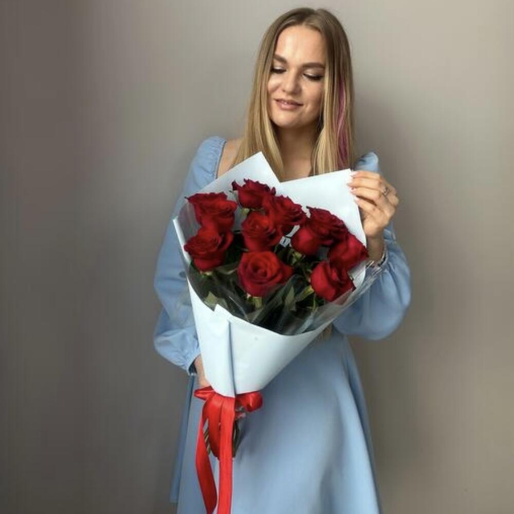 Red hollan roses buket